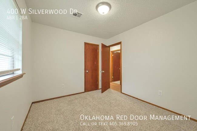 Photo - 400 W Silverwood Dr