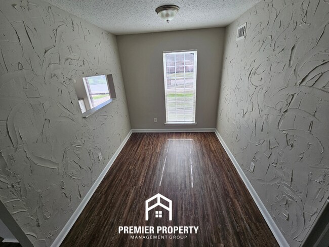 Move-In Ready 3BR Gem in Memphis - Cozy Fireplace, Tile Dining & Private Yard