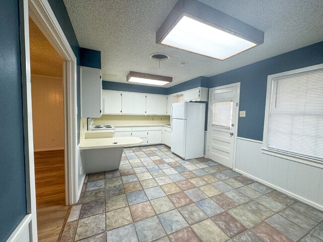 Photo - Charming 2/1/1 With Additional Garage Storage