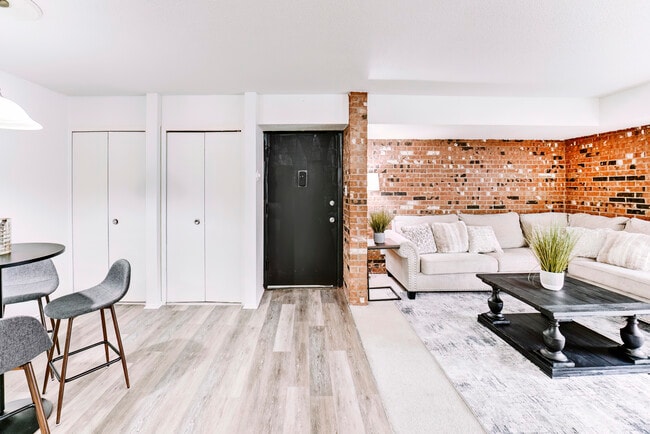 Oak Square Apartments