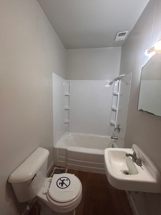 Photo - 3006 Thompson Ave Unit 1