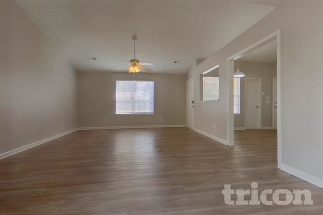 1306 May Oak Cir