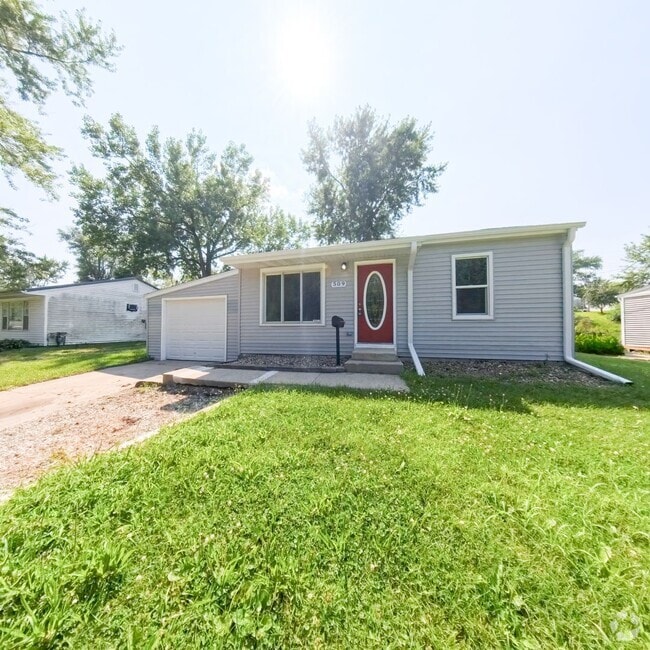 Building Photo - Updated 3 Bedroom with Attached Garage Rental