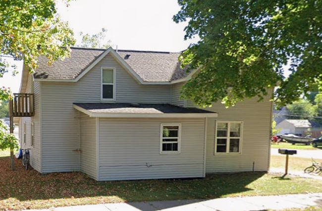 Building Photo - O&amp;Lo 3- 1520 1/2 8th st. Unit 1520 1/2 8th St.