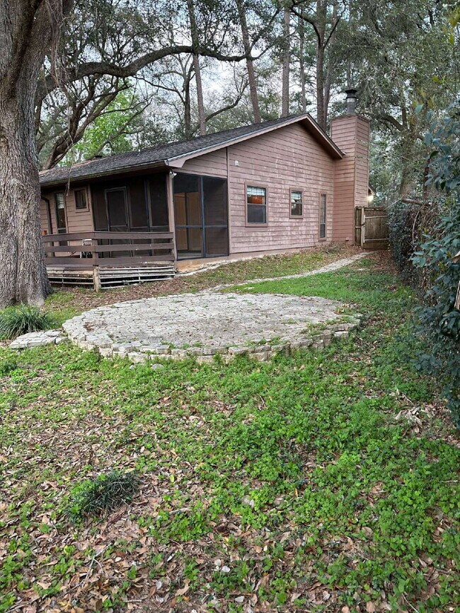 Great townhome in Brewster Estates!