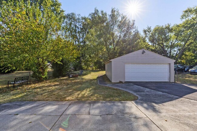 Photo - 3134 Medina Ave