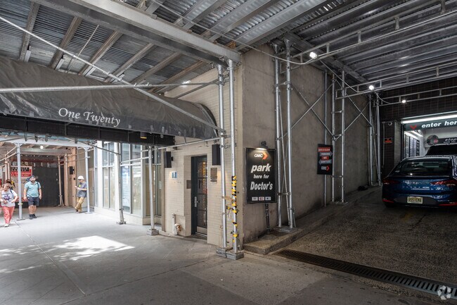 Entrance - 120 E 86th St