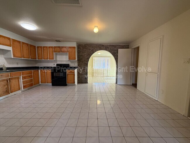 Photo - 4717 N 82nd Ave