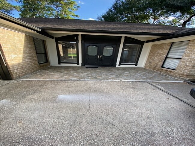 Building Photo - 12803 Cloverwood Dr
