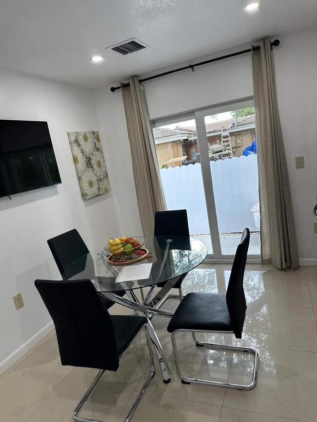 Photo - 6100 SW 35th St Unit C