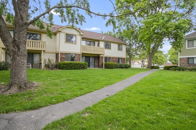 Building Photo - 1155 Silverwood Ct Unit D