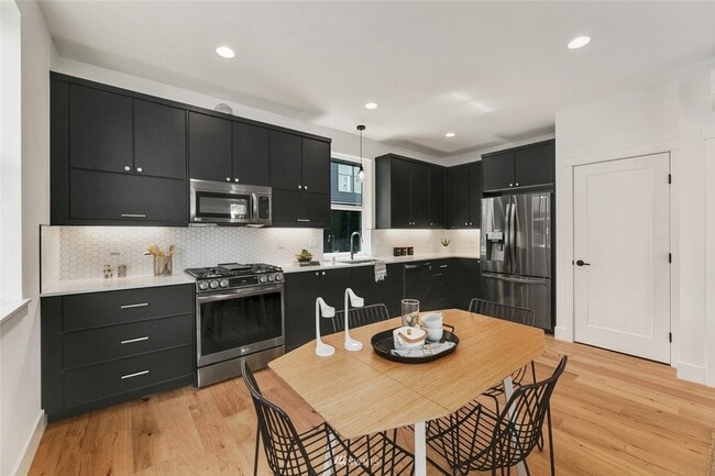 Photo - 3bd/1.75ba Seattle Townhome