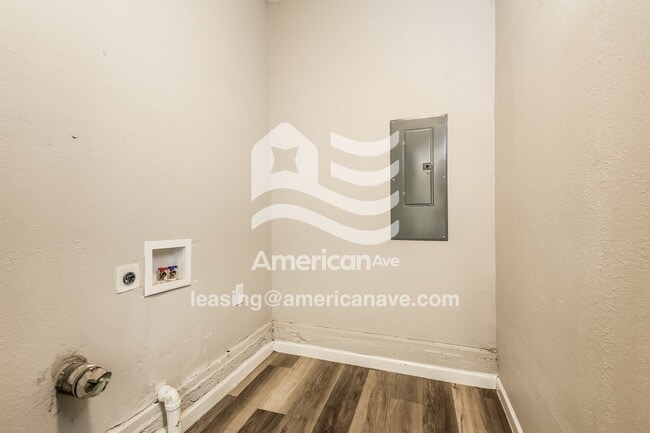 Photo - 328 W 46th Pl N Casa