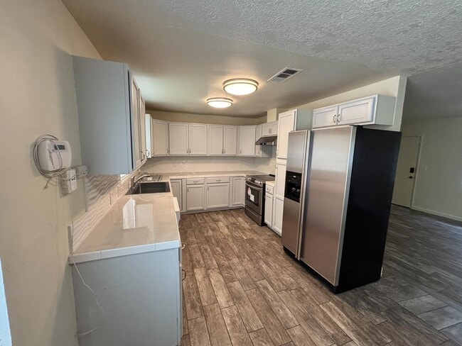 Photo - 7421 N Maple Ave