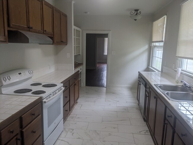 Building Photo - 3315 W Markham St Rental
