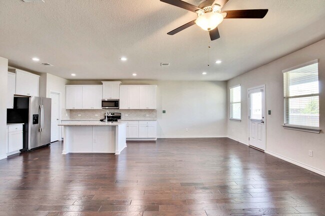 Photo - 8008 Massa Dr
