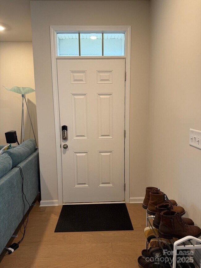 Photo - 403 Wescott St