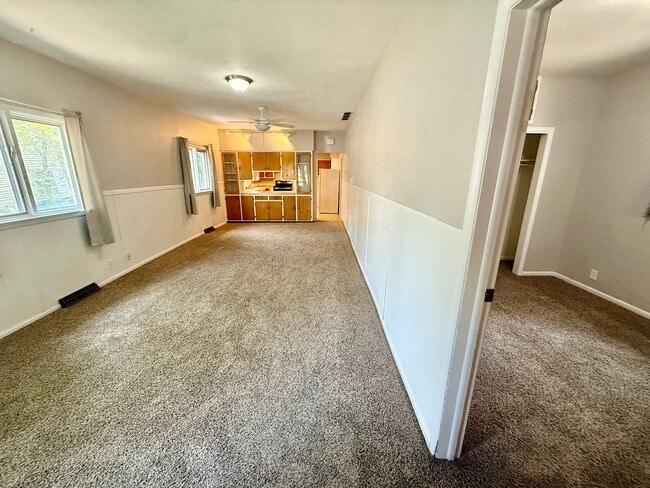 Photo - 931 W Oak St