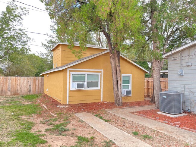 Building Photo - 3320 28th St Unit Rear Rental