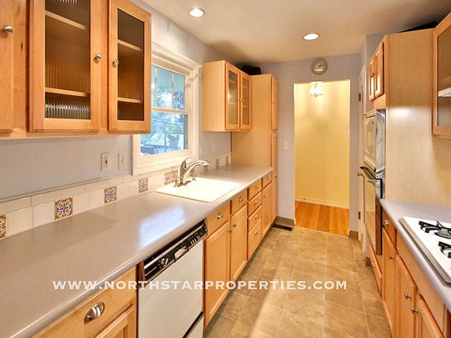 Photo - Great Lake Oswego Home Walking Distance to Everything