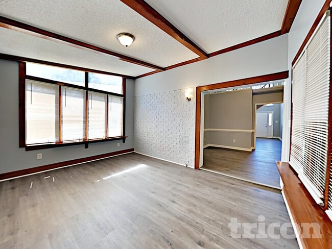 Photo - 1112 Thoroughbred Ln