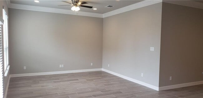 Photo - 100 Everett Ct