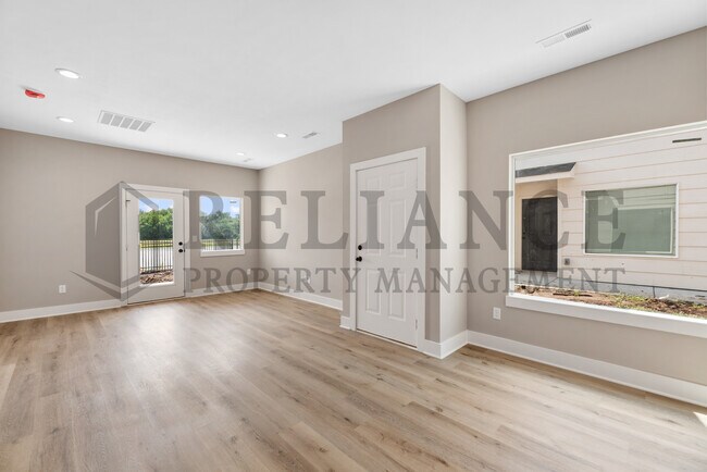 Photo - 1608 S Limuel Cir