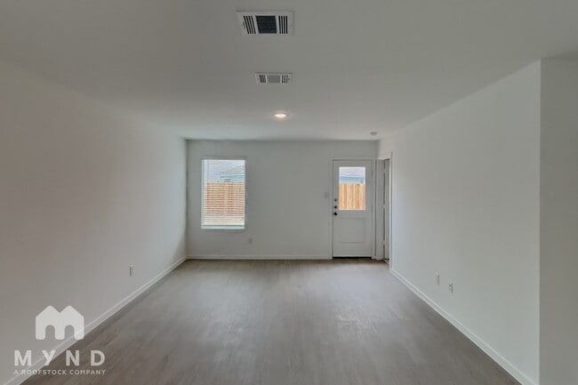 Photo - 7354 Orange Sapphire