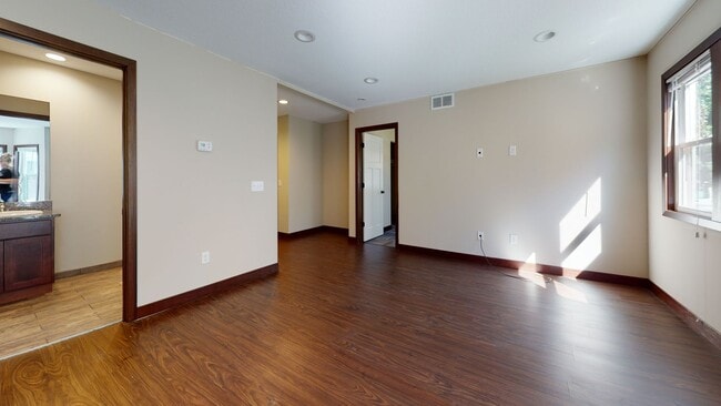 Photo - 408-410 SE 8th St