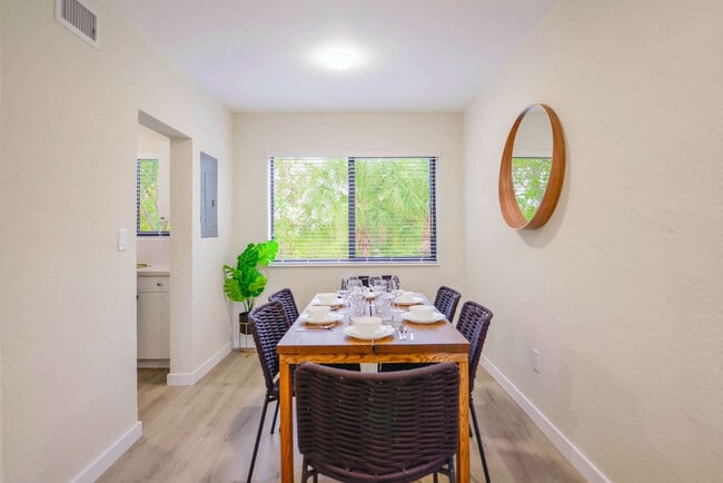 Photo - 700 SW 11th Ave Unidad FL1-ID1230855P