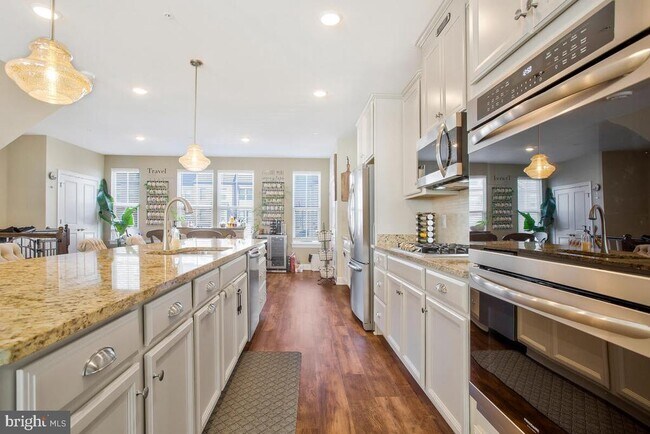 Photo - 130 Capital Ct