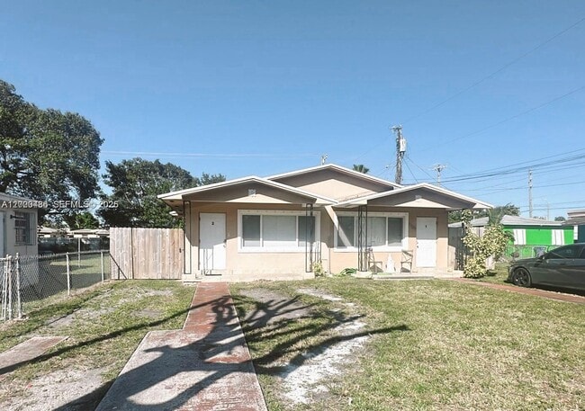 Building Photo - 2125 NW 66th St Unit 2