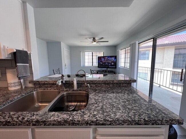 Photo - 1BR Furnished Recent Remodeled!! Unidad 28