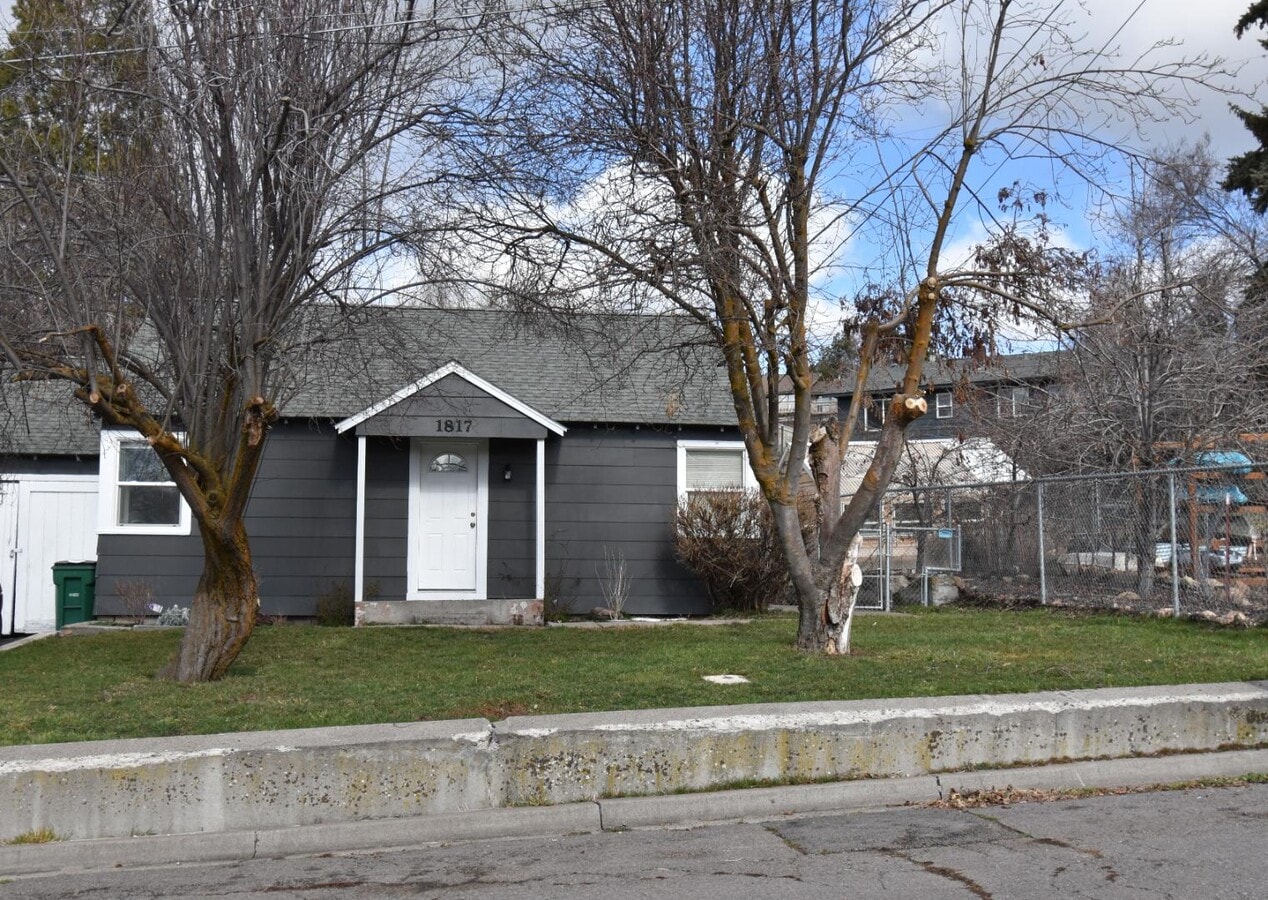 Photo - 1817 Birch St