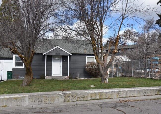 Building Photo - 1817 Birch St