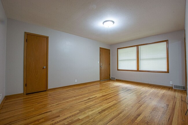 Photo - 2 Bedroom / 1 Bath Duplex with Washer/Dryer