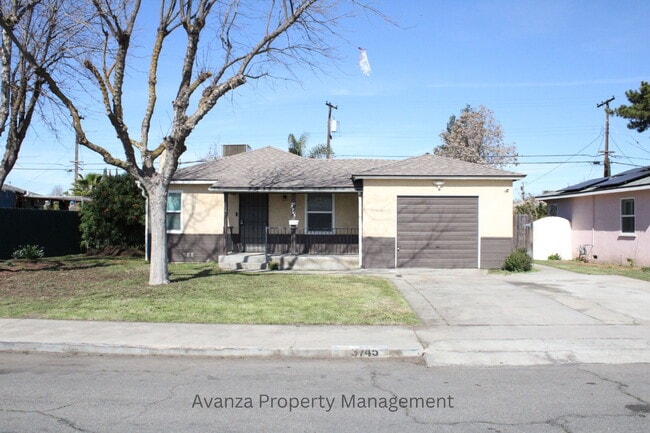Photo - Fresno Mayfair District - 4 Bedroom Home 
1 Year Lease