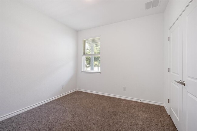 Photo - 1008 Moose Rd