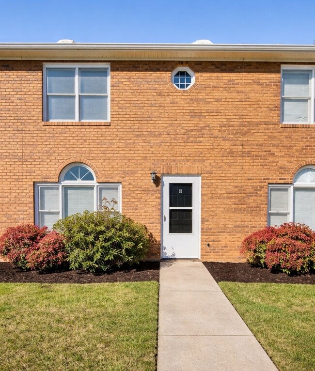 Photo - Gorgeous townhouse in great Gainesville location!