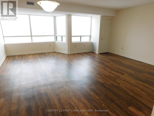 Photo - 744 Wonderland Rd S Unit 803