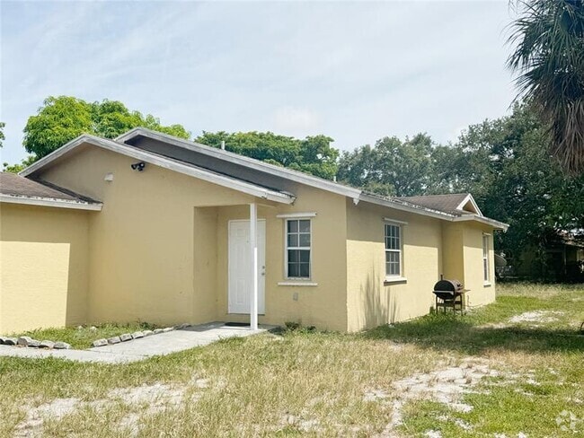 Building Photo - 1136 NW 5th Ct Rental