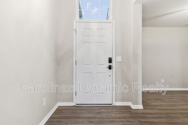 Photo - 530 Stonehenge Dr