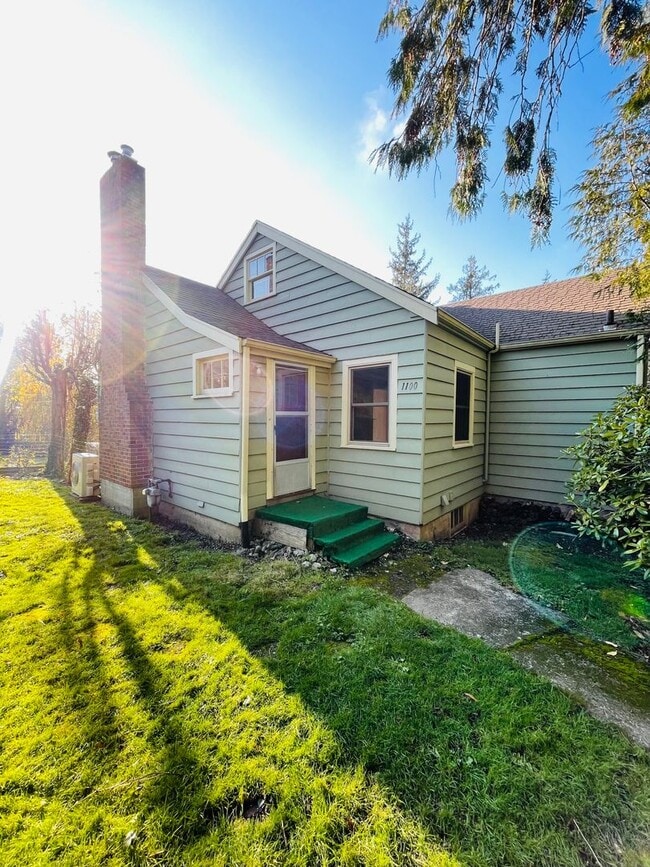 Building Photo - 1100 32nd St Unit 1100-A