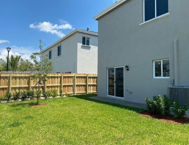 Photo - 871 SE 16th Ct