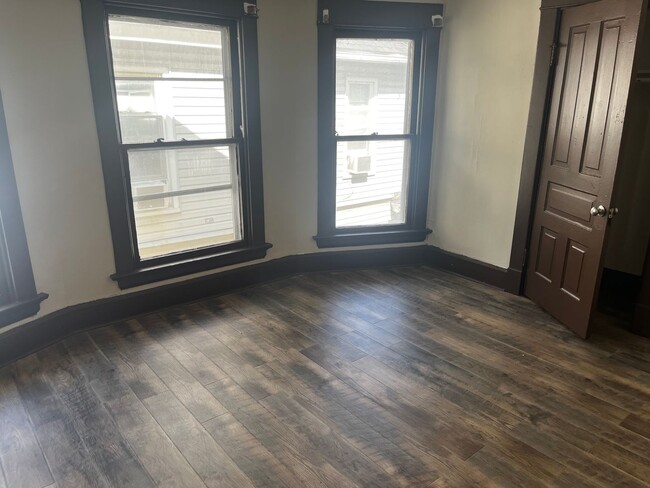 Photo - Brad's Pub & Grille Unit 2909