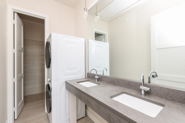 Photo - 3407 Garrow St