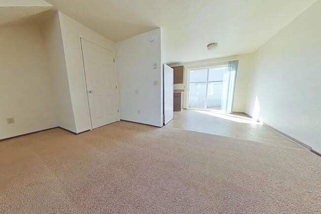 Photo - 2 Bed Townhouse Near Downtown with Assigned Parking Unidad 2563 SW Pickford #B