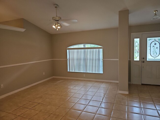 Photo - 124 Foxhall Ln