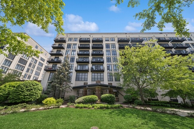 Building Photo - 1524 S Sangamon St Unit 512-S Rental