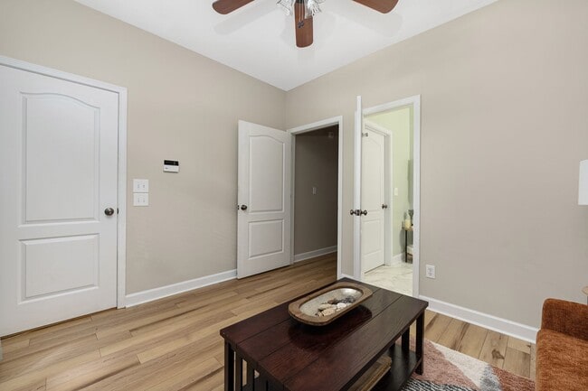 Photo - Stylish 3-bedroom townhome in Vermillion in Hustersville